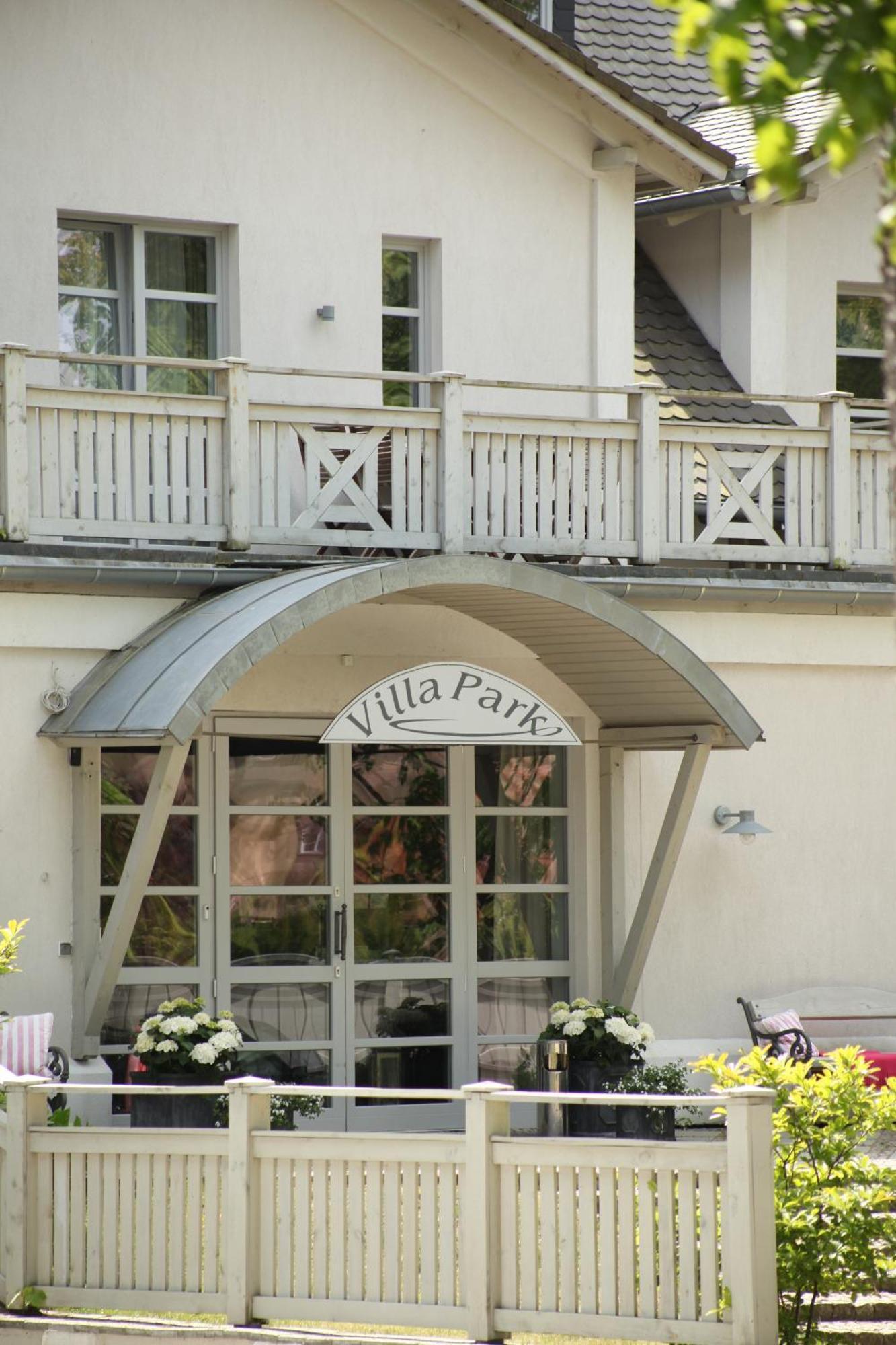 Villa Park Wiselka Spa & Wellness Extérieur photo
